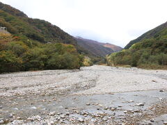 ドラゴンドラのあとは、三国峠を越えて、群馬県に入り湯檜曽公園で休憩ですが・・・

曇り空のため、谷川岳は見えませんでした。