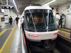 朝の通勤ラッシュの大阪阿部野橋駅から、８時10分発のさくらライナー吉野行きでスタート。