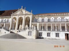 丘の上にある、もともと王宮だったコインブラ大学の建物。