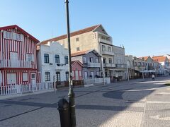 コインブラを出て、ストライプの家が建ち並んでいることで有名なリゾート地コスタ・ノヴァへ。10月はすでにシーズンオフで、静かでした。