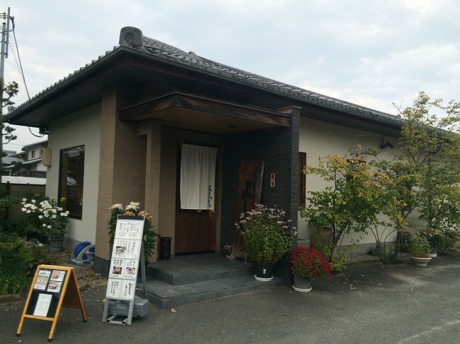 お昼がまだだったので、薬師寺と唐招提寺の間にある蕎麦屋さんに行きました。