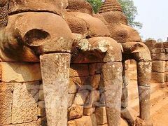 象のテラス

勝利した兵士たちが王と謁見をするなど、色々な式典を行なう場として、ジャヤヴァルマン７世が建造。