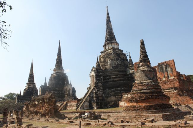 プラー・シー・サンペット寺院。<br />アユタヤを代表する三基の美しいシルエット。