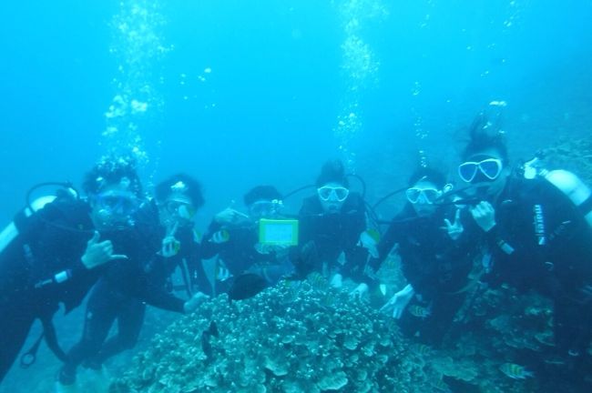 ずっとずっと見たかった景色。<br />始めてのダイビングがグアムなんて最高でした。<br />真ん中のボートにはグアム-12mとかいてあります。