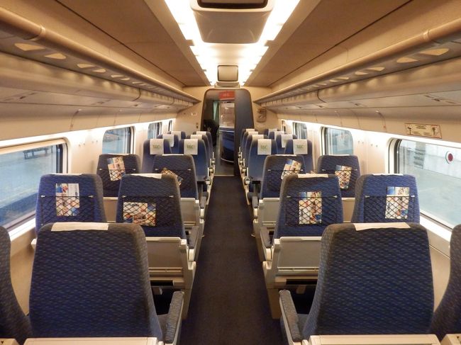 車内の様子！②<br />綺麗だけど、まあ日本の新幹線には色々劣るかなってとこです。（再）