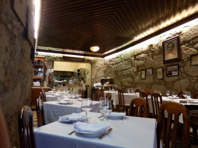 中は安定のオシャレですね～。隣のスペースはバー形式になっていて、そっちもかなりオシャレでした！