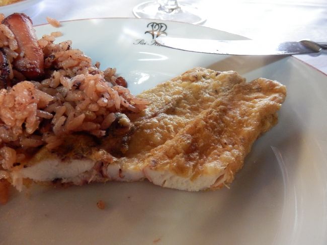 タコの天ぷら？？？と思われるかと存じますが、<br />断面はこんな感じ。<br />薄切りのタコのフライです。これが以外とあっさりしていて日本じゃ食べられない食感と美味しさ！<br />このタココンビがこの旅行中の食のＭＶＰ！<br />ゴリ押しのイベリアハムじゃなくて良かったｗｗ<br />ご馳走様でした！