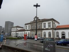 約3時間ほどでポルト・カンパニャン駅へ。
するといきなりものすごいどしゃ降り。。。
先月の京都音楽博覧会の豪雨を思い出させます。。。
予報通りとはいえ、ここまでの豪雨にまた出会うとは。。。