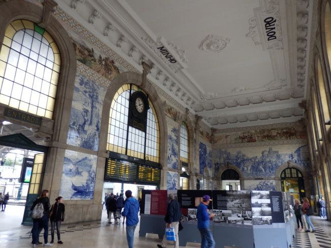 反対側から。こちらにもアズレージョがぎっしり！