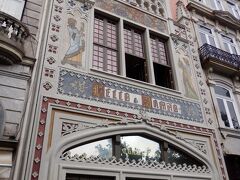 教会を出て次に向かったのはレロ・エ・イルマオンというお店。
こちら何のお店かというと「世界で一番美しい本屋」だそう！
お店の前には行列ができており、おそらく世界中のガイドブックに載ってるのでしょうね。