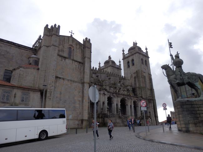 カテドラルの手前の広場。