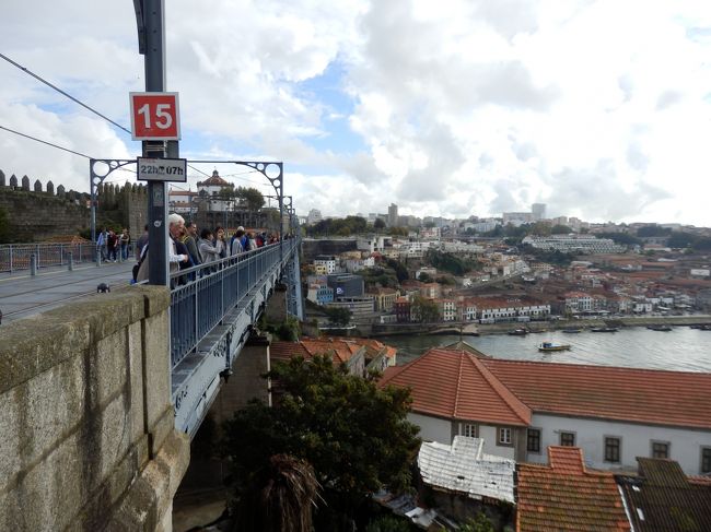 ポルトといえば、のドン・ルイス１世橋入口に到着！<br />さあ、渡るぞ！