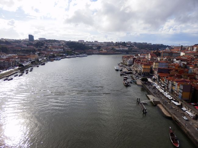 橋の下に流れている川はドロウ川というお名前らしい。<br />詳細は不明ｗ。<br />港町の雰囲気が出てよいですね。