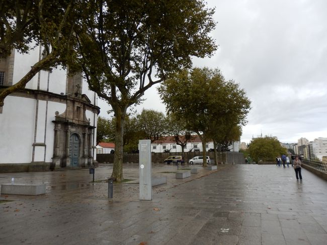 水浸しのアクシデントに見舞われながらもたどり着きました、展望台。<br />まだちらほら雨が降る中、そこから見える景色とは。。。！？