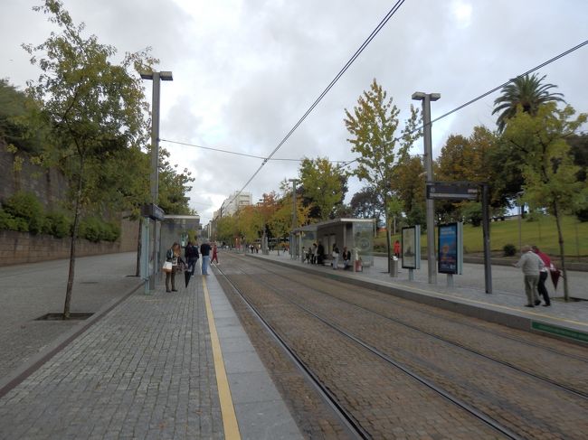 展望台のふもとにある、メトロ「JARDIM DO MARRO」駅。<br />メトロながらも橋を渡った先は地上に駅がありますｗ<br />ここからサン・ベント駅まで戻ります。