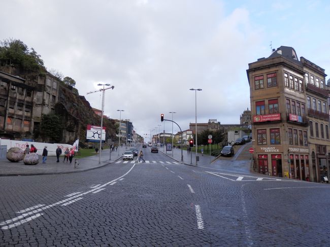 メトロから市電に乗り換えます。<br />さらば、ポルトの歴史地区。