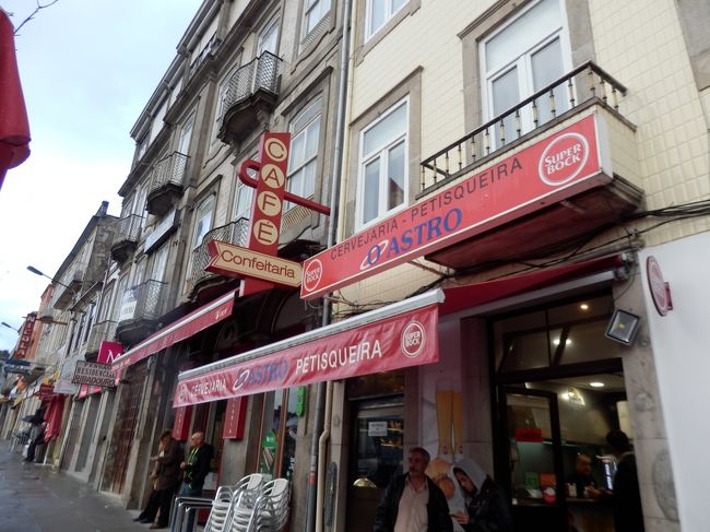 駅の前にあった軽食屋さん（ケバブバーガーの店ｗ）。<br />