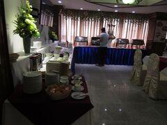 　10日目の朝です。朝食は今日もビュッフェ形式ですが、そろそろ飽きてきました。ご飯に玉子、魚、納豆、みそ汁が食べたいよ－。
