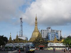 　今日は、ホテルから約2分のス－レ－パヤ－から出発です。１回は必ず見るべきところですが、何回も境内に行くのは……。遠くから見るのならなら何回でもOKですね。