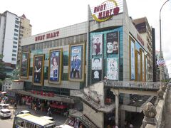 　歴史と文化的名所を散歩したので、お土産をチェックしに Ruby Martへ。ダウンタウンに宿泊するせいかこのス－パ－をよく利用します。