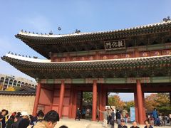 「敦化門」。

「昌徳宮」の正門であり、ソウルの宮殿に現存する最古の正門。 
宝物383号として指定されています。