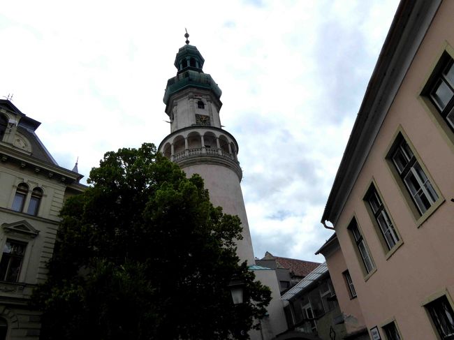 火の見の塔を下から眺めます。<br />階段を使ってこの展望台にも上ることができます。<br />