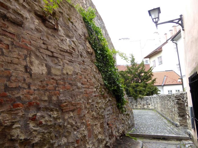 16世紀のオスマントルコ軍の襲撃を免れたショプロンは、中世の城壁が今も残っています。<br />