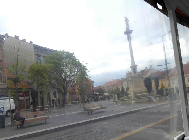 マリア柱が見えます。<br />