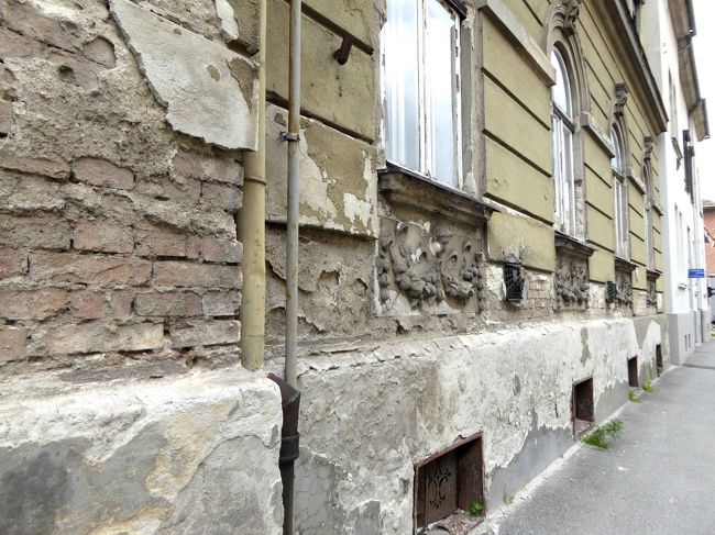 この古さが何とも言えない。<br /><br />本当に歴史ある町を散策したという満足感を味わいながら駅へ。<br />