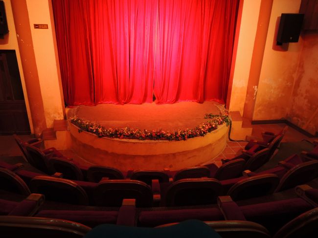 お客さんがいないと、<br />逆に恥ずかしいんですが... (^^;