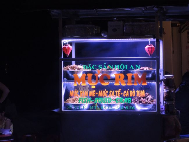 ホイアンでディナー<br />したかったみたいだけど、<br />それはダメとガイドさんに<br />言われてました(^^;