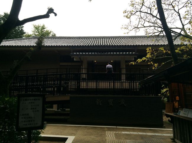 別途入館料を払って中に入ります。<br />仏像や国宝の金堂の上にあったものがあり、間近で見ることができました。