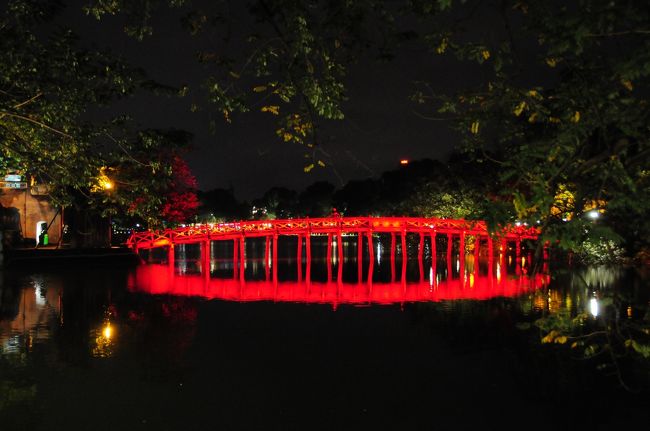 玉山祠にかかる赤い橋