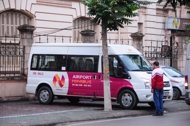 空港へがエアポートミニバスで。片道40,000VND。
