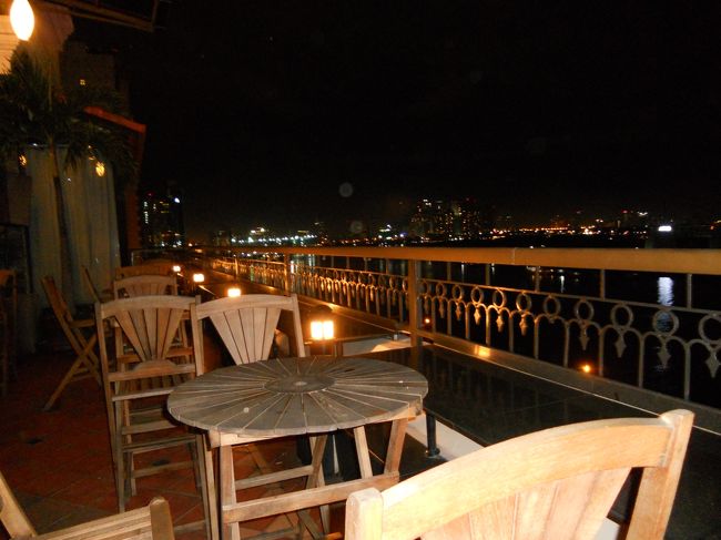 前回、来たときに次はここに泊まりたいって思ったホテルマジェスティック。<br />で、ここのＭバーに来たかった。<br />荷物を置いて、早速行く。