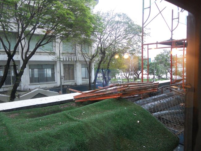 2日目。<br />部屋は２階の足場ビュー。ホテルは、現在改装中です。<br /><br />