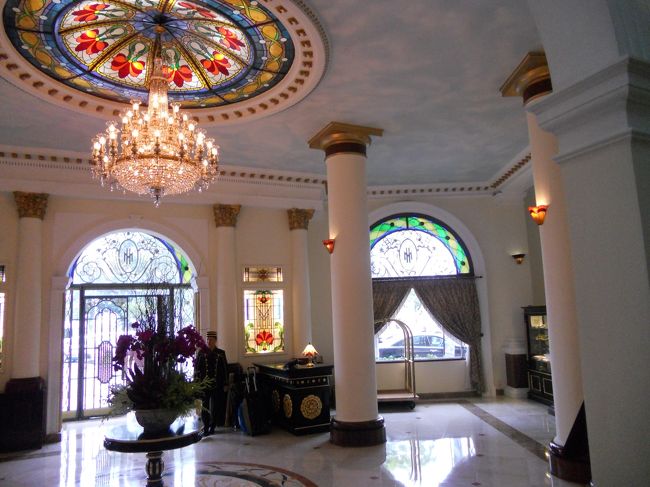 クラシカルなロビー。