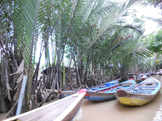 お次は、手漕ぎボート。<br /><br />午後のツアーなので、あんまり観光客がいない。