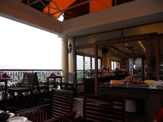 3日目。<br />朝食は、いろいろ種類があってうれしい。<br /><br />ヨーロピアンが多い。皆さん、朝からとってもテンションが高い。<br />にぎやかなのは、あの国の方だけではないらしい。