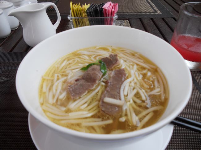 昨日はフォー、今日はブン。メニューも、昨日と違うものが多い。<br /><br />欠かせないのは、すいかジュース。