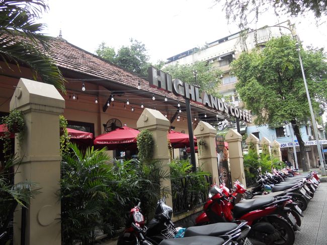 ハイランドコーヒーで、また休む。<br /><br />暑いし、店もあまり冷房きいてないから、途中何度かホテルに帰って、涼んできた。体力ないな。まあ、無理はしない。<br />