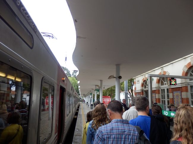 電車はあまり混んでないように感じたんだけど、ものすごい人が降りました。<br />ベレンと同じく、世界中の旅行客が訪れる地のようです。