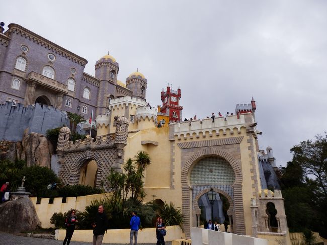 宮殿のふもとです！<br />第一印象はディズニーシーが突然現れたかのようでした！<br />カラフルな造りが本当にfantasy！