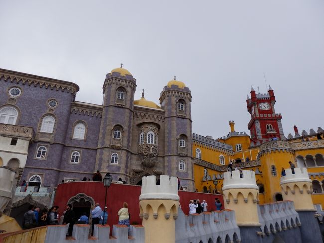 少し上にあがってみた景色。<br />手前にチェスのルークみたいなのがありますが、ここは１つ１つ登ることができます。遊び心があっていいです！