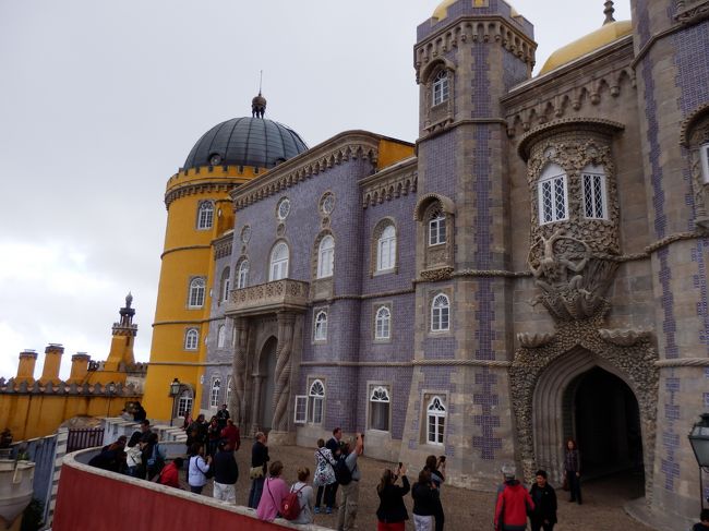 入口らしきものがこれで３回目だけど、ここからが宮殿内部の入り口。