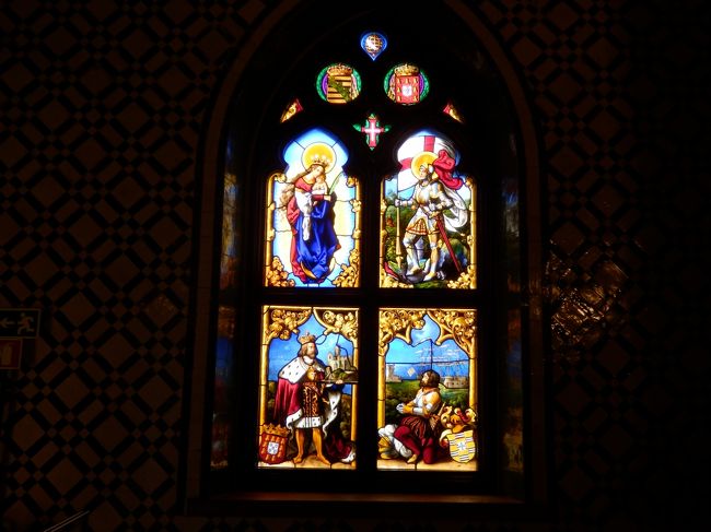 教会はすごく小さいけど、美しい大好きステンドグラス様がいらっしゃいます。