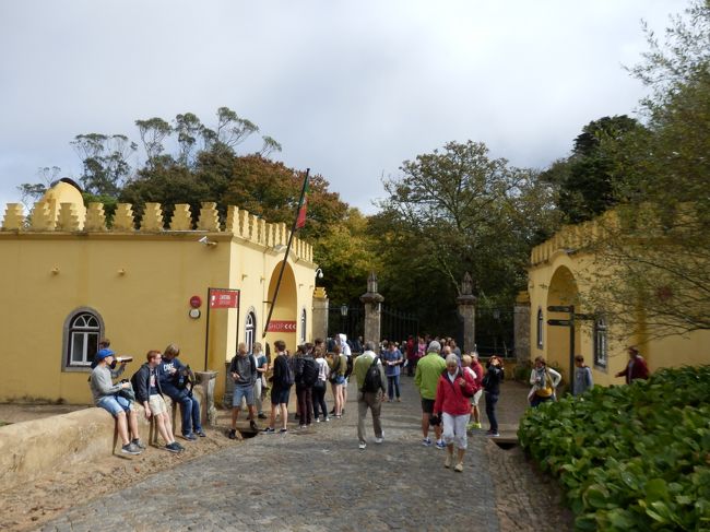 入口まで戻ってきました。<br />次はムーアの宮殿へ！