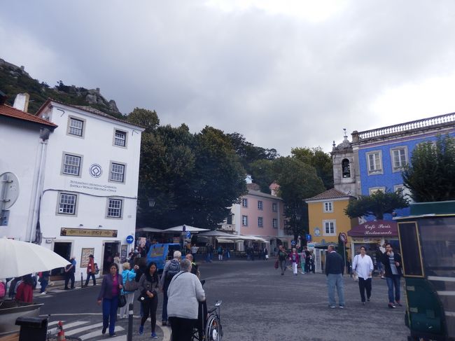 街ではリスボンやポルトと変わらず、イワシを焼く出店があり、王宮前すら煙たかった。。。！