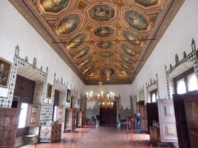 宮殿の内部。またしてもベルサイユっぽい部屋が。<br />