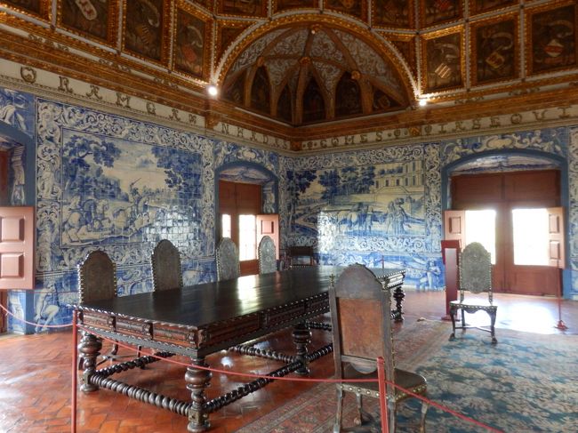 宮殿の最深部にある、壁一面のアズレージョが美しい「紋章の間」。